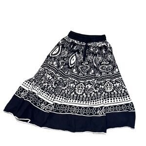 J. Glee Women's Skirt Size Small Black and White Geometric and Floral Pattern